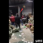 百世汇通野蛮分拣：包裹都被抛上天